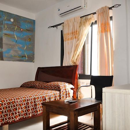 Guest House Lumen Ломе Экстерьер фото