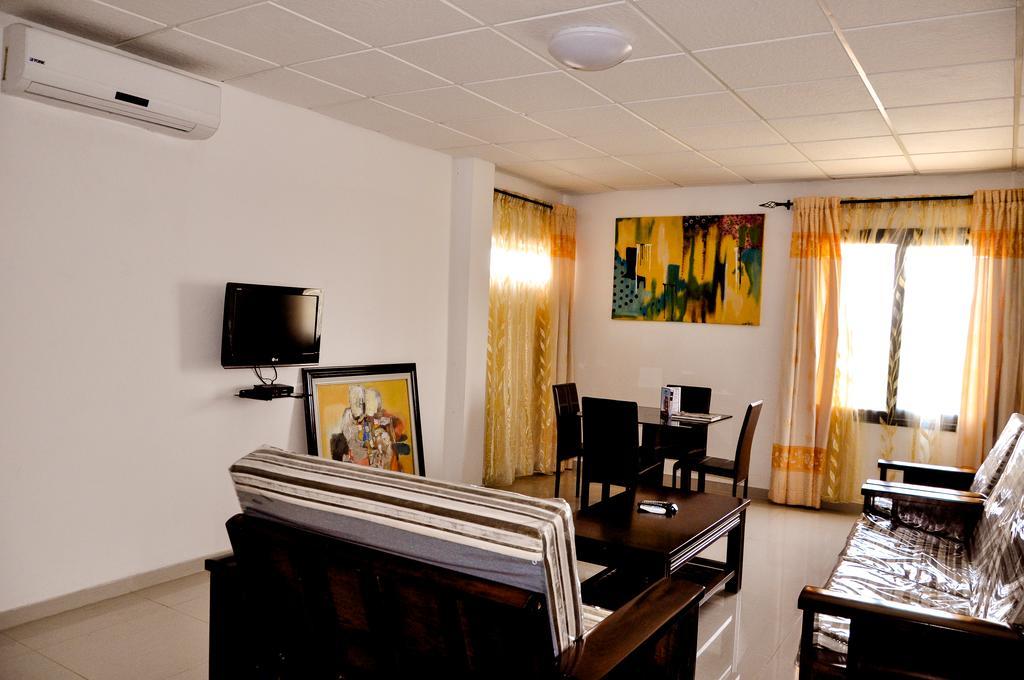 Guest House Lumen Ломе Экстерьер фото