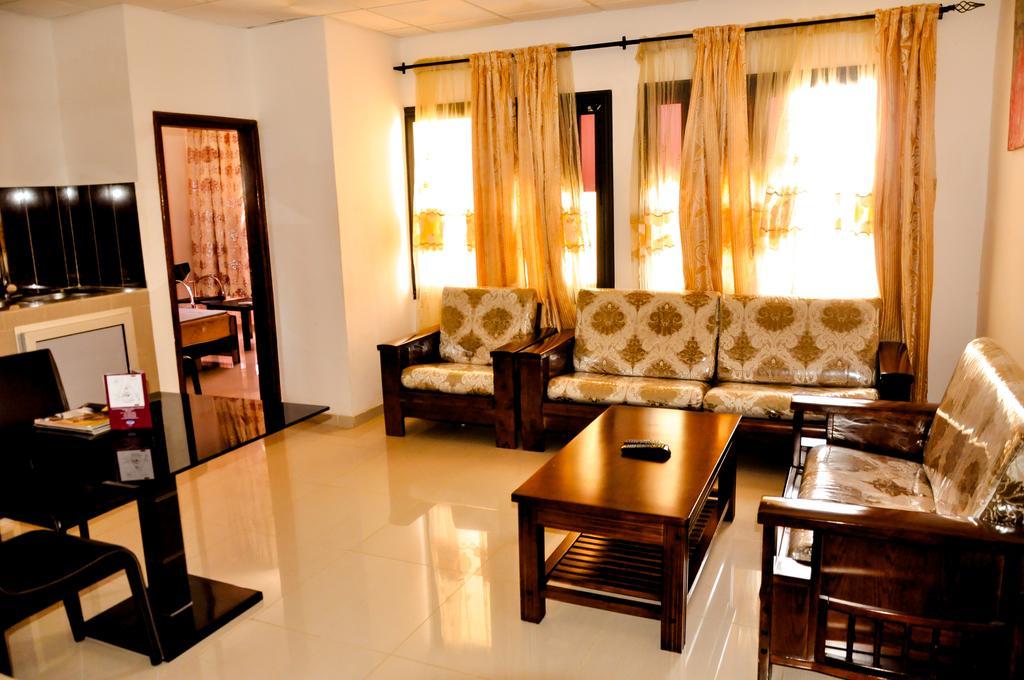 Guest House Lumen Ломе Экстерьер фото