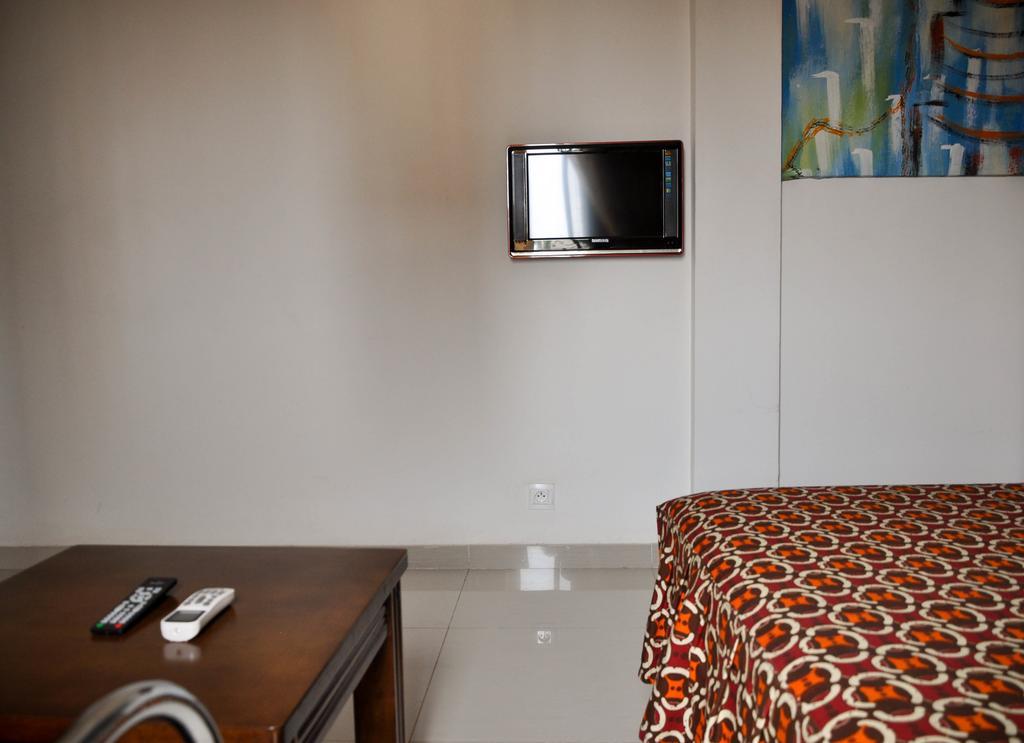 Guest House Lumen Ломе Экстерьер фото