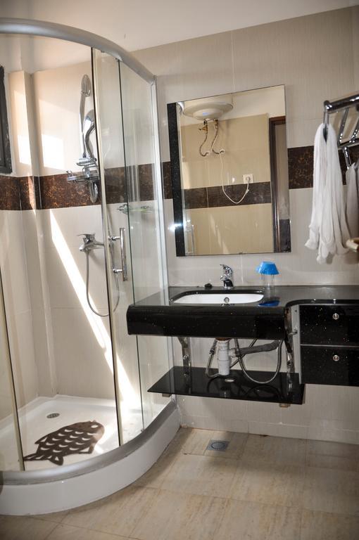 Guest House Lumen Ломе Экстерьер фото